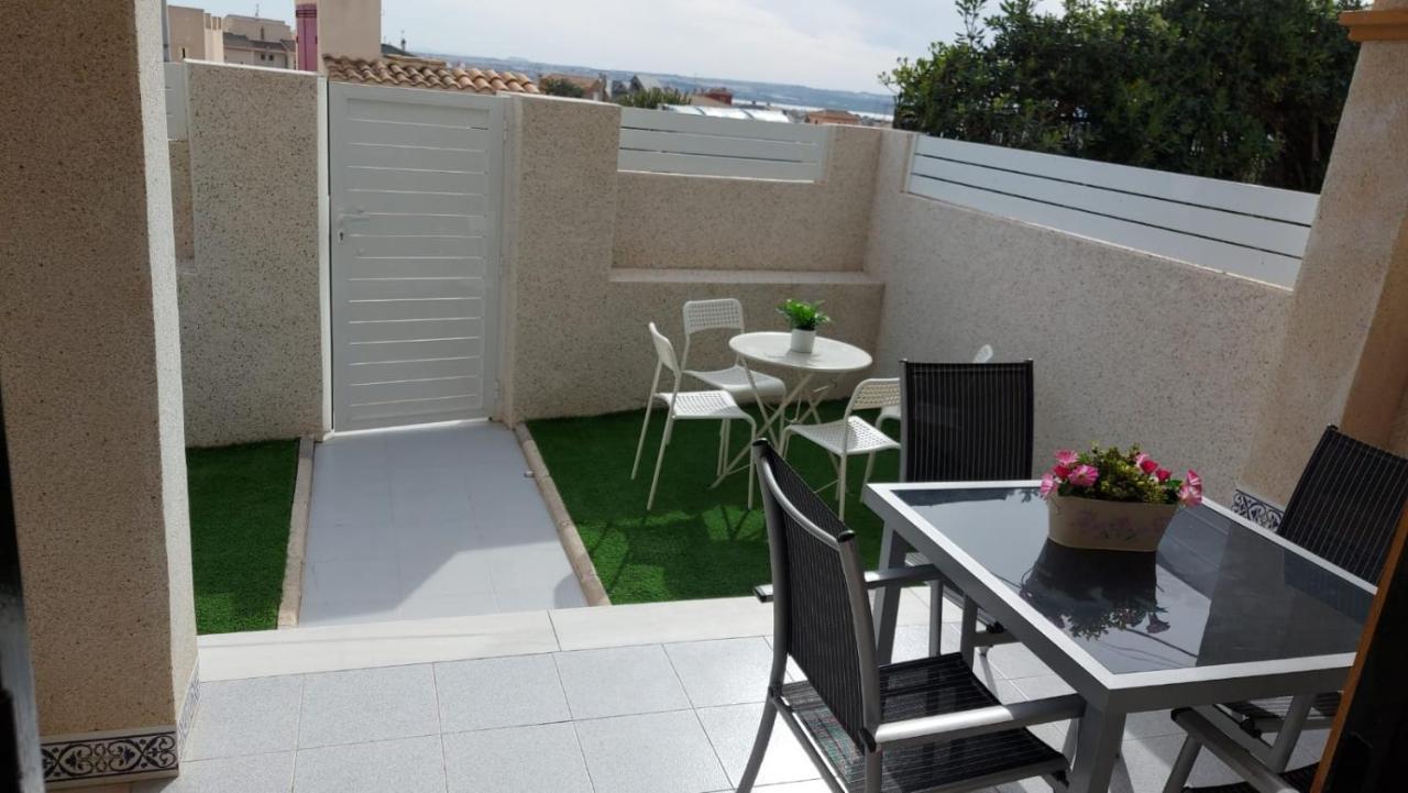 Casa Chloe, Urbanizacion Privada Villa Torrevieja Bagian luar foto